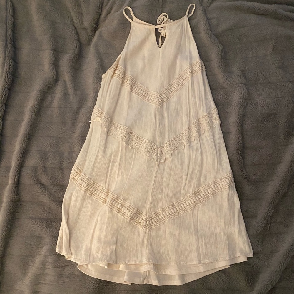 White flowy dress with lace, size S